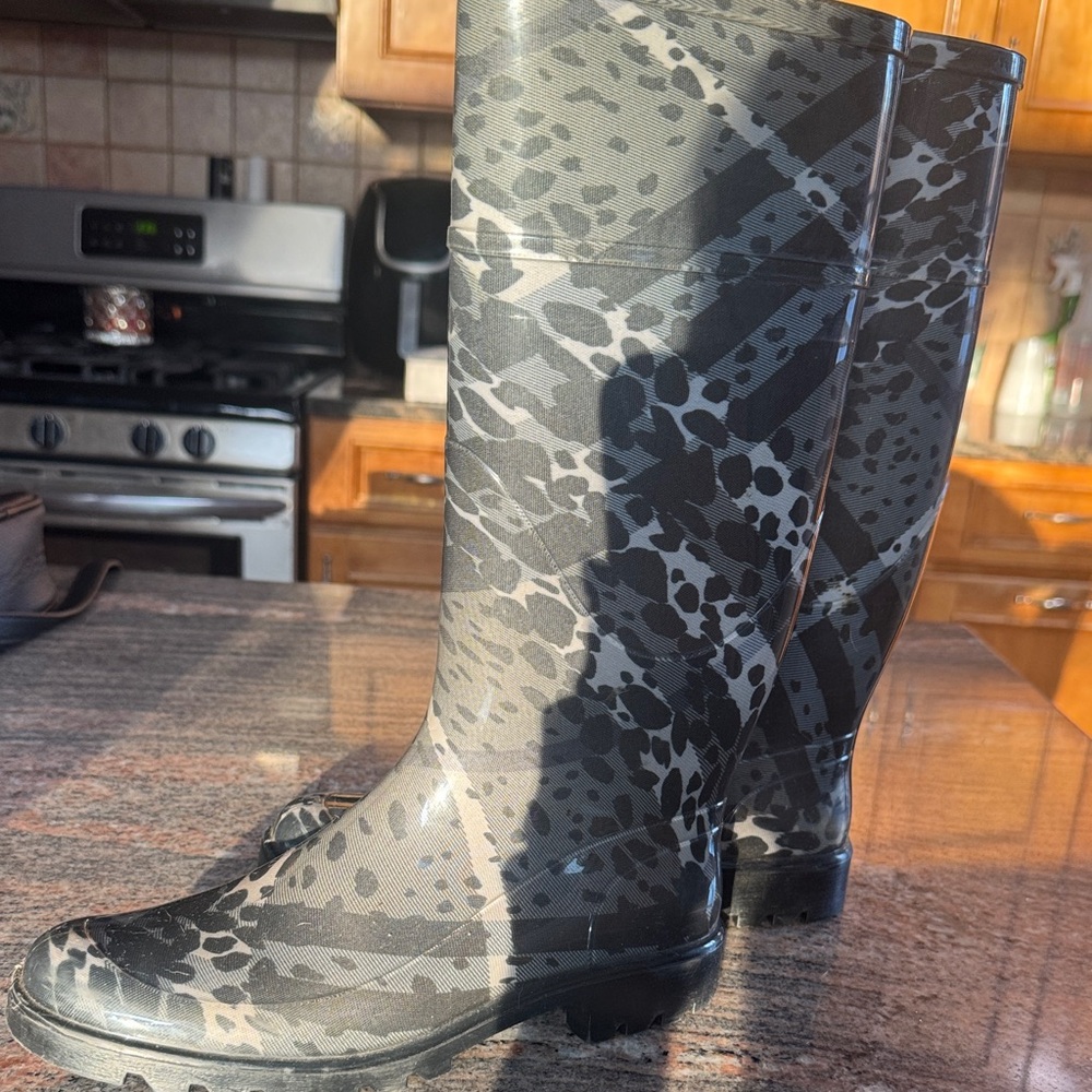 Burberry Black Patterned Women's Rain Boots